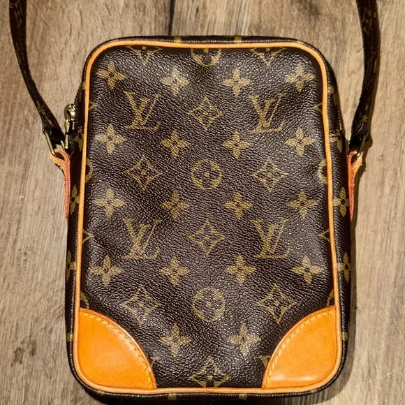 Vintage LOUIS VUITTON Amazone 22 Coated Canvas Crossbody Bag